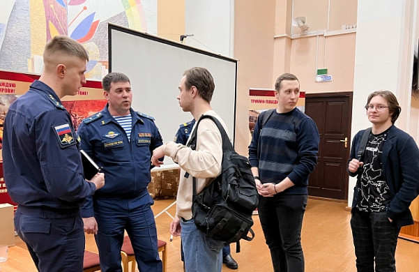 Около 400 студентов пришли на «Диалог с Героями» в Иванове